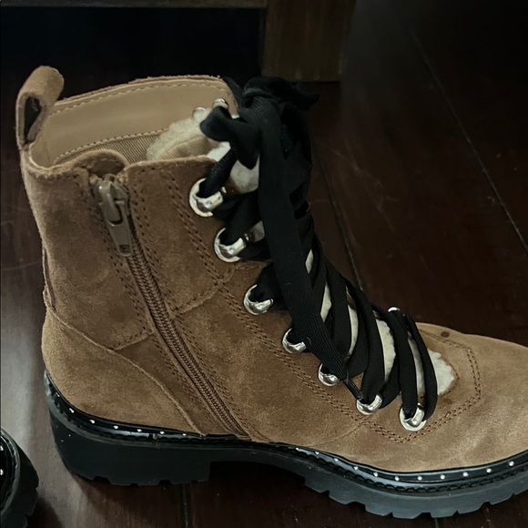 Steve Madden Brown Ankle Boots with Black Laces - Picture 3 of 3